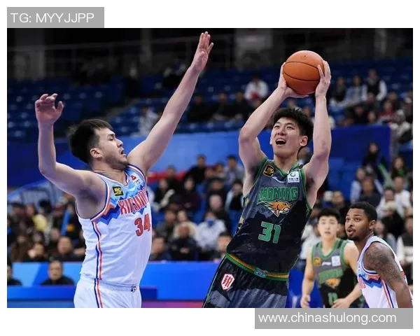 广州篮球队配合默契创新高助力球队在联赛中崭露头角